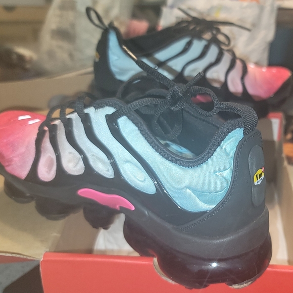Nike Air VaperMax Plus - Picture 2 of 5
